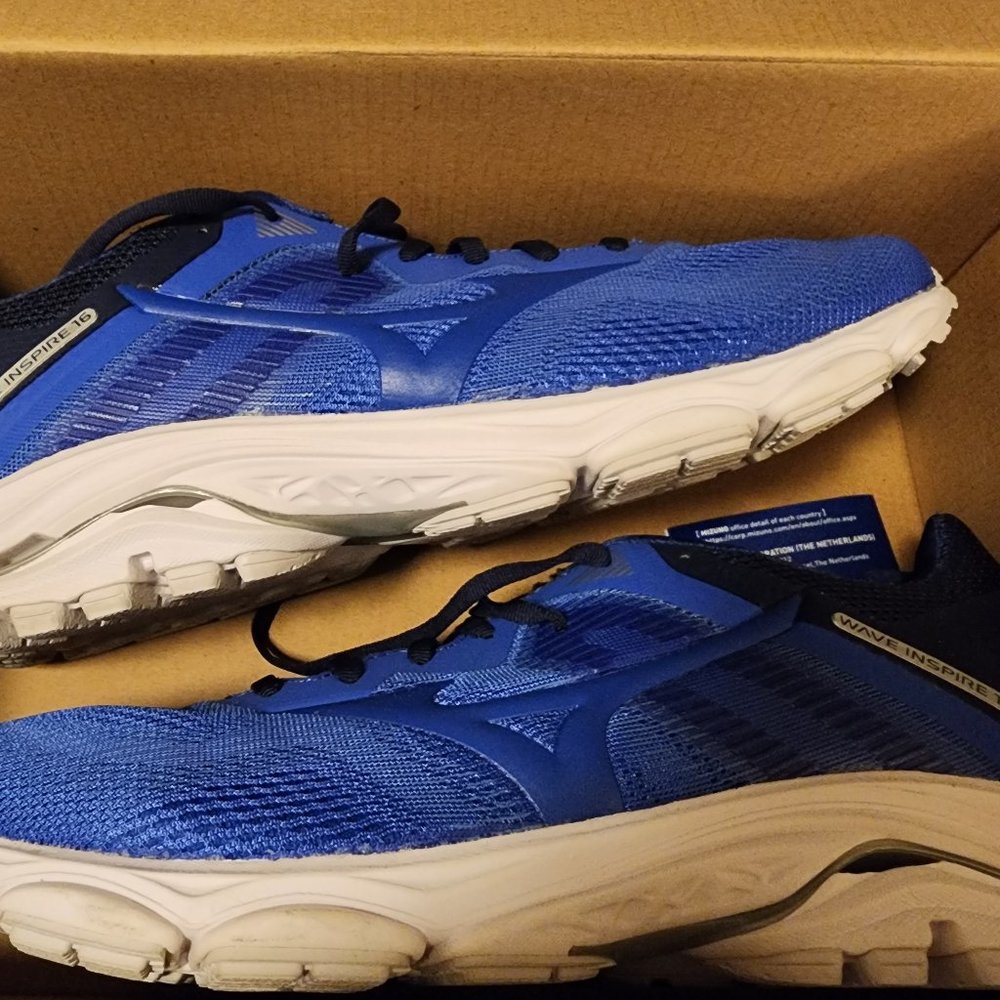 Mizuno Women's Wave Inspire 16 Road Running Shoe size 12D wide